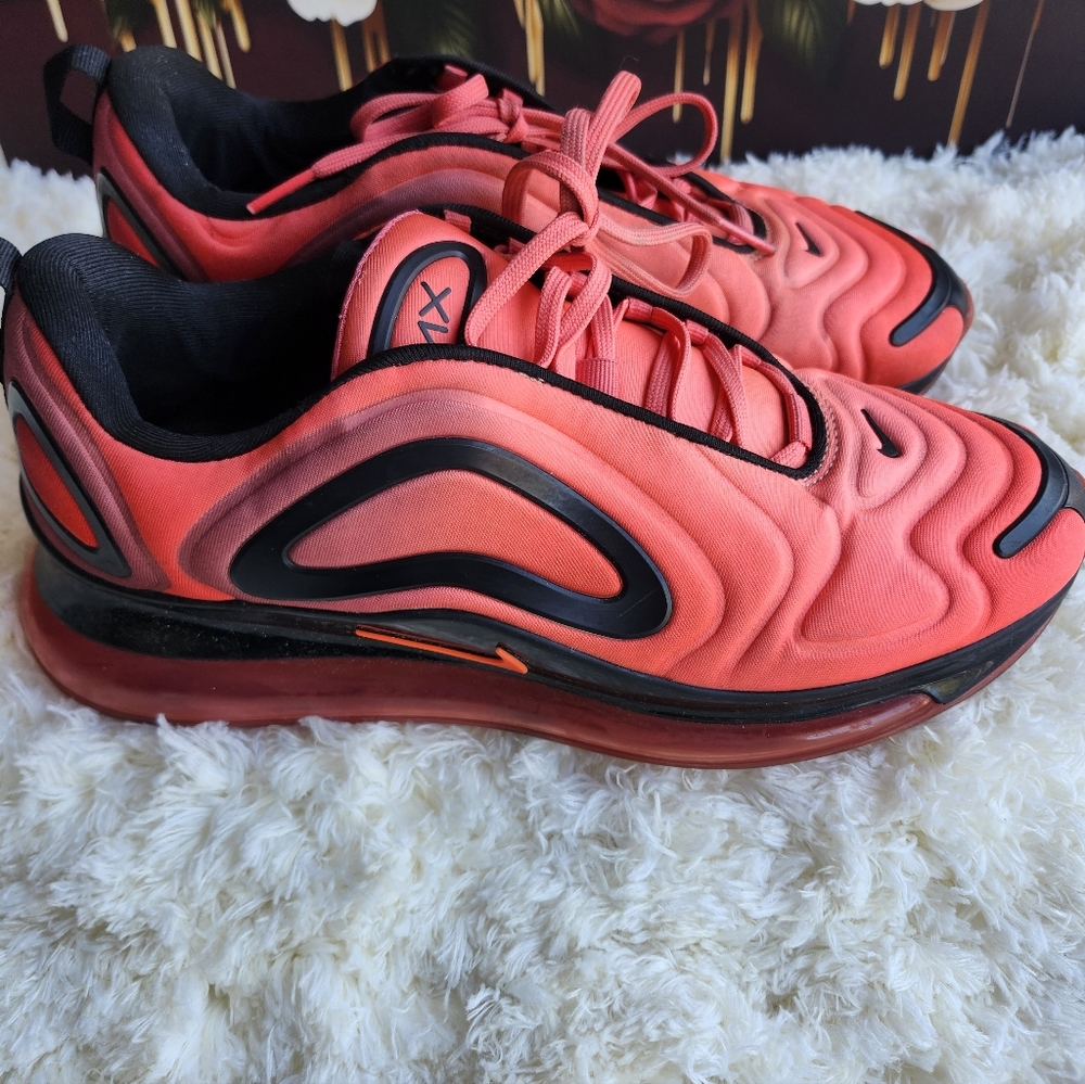 Nike 720 Red and Black Sneakers - Picture 4 of 7